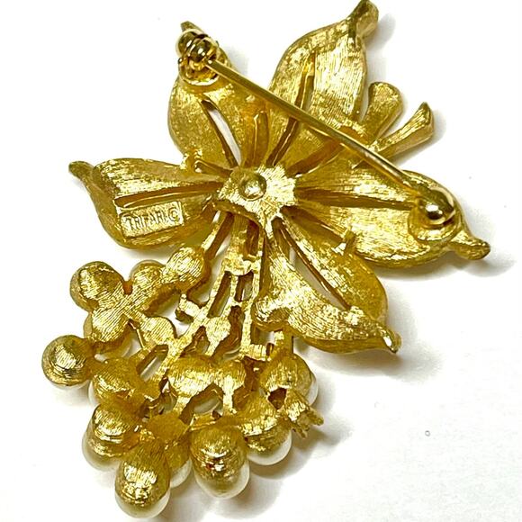 Brooch CROWN TRIFARI Pearl Gold Vtg Estate Jewelry Pin O24 - Picture 5 of 6